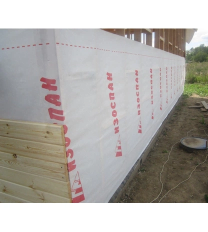 Гидро-пароизоляционная армированная мембрана с клейкой лентой Изоспан RS fix