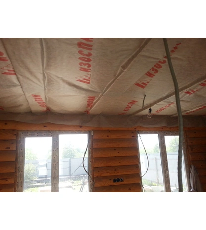 Гидро-пароизоляционная полипропиленовая мембрана с клейкой лентой Изоспан D fix