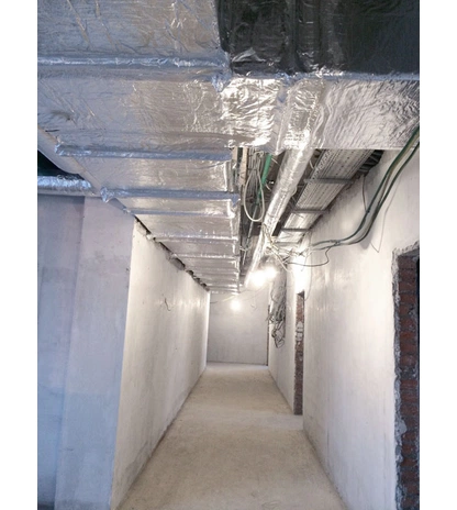 Самоклеящийся фольгированный рулон из вспененного полиэтилена ТИЛИТ Блэк Стар Дакт Ал