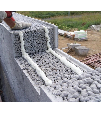 Профессиональная полиуретановая клей-пена KRONbuild, объём 850 мл