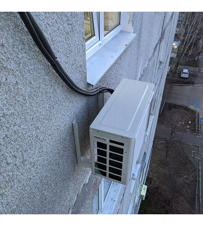 Чёрные трубки из вспененного полиэтилена для кондиционеров ТИЛИТ Блэк Стар