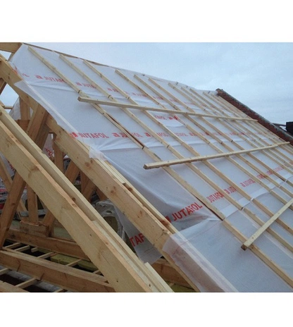 Подкровельная диффузионная ламинированная плёнка Ютафол Д 110 Специал